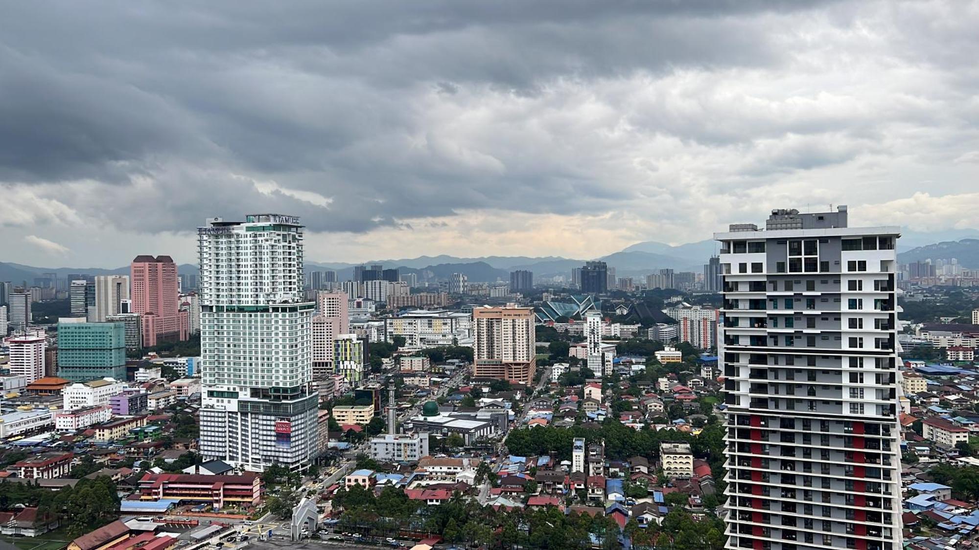 Mercu Summer Suites Klcc By Sweet Home Kuala Lumpur Exterior photo