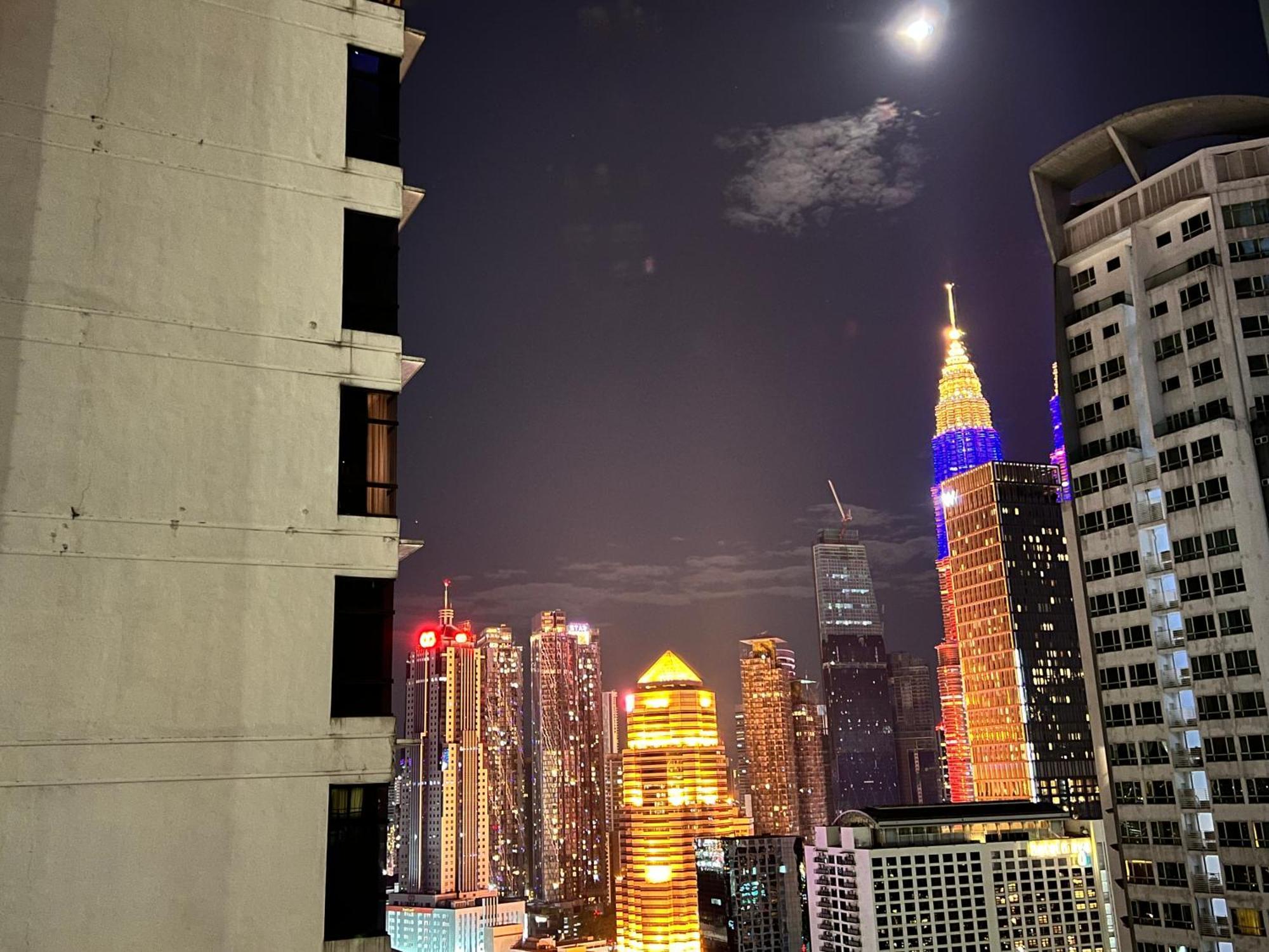 Mercu Summer Suites Klcc By Sweet Home Kuala Lumpur Exterior photo