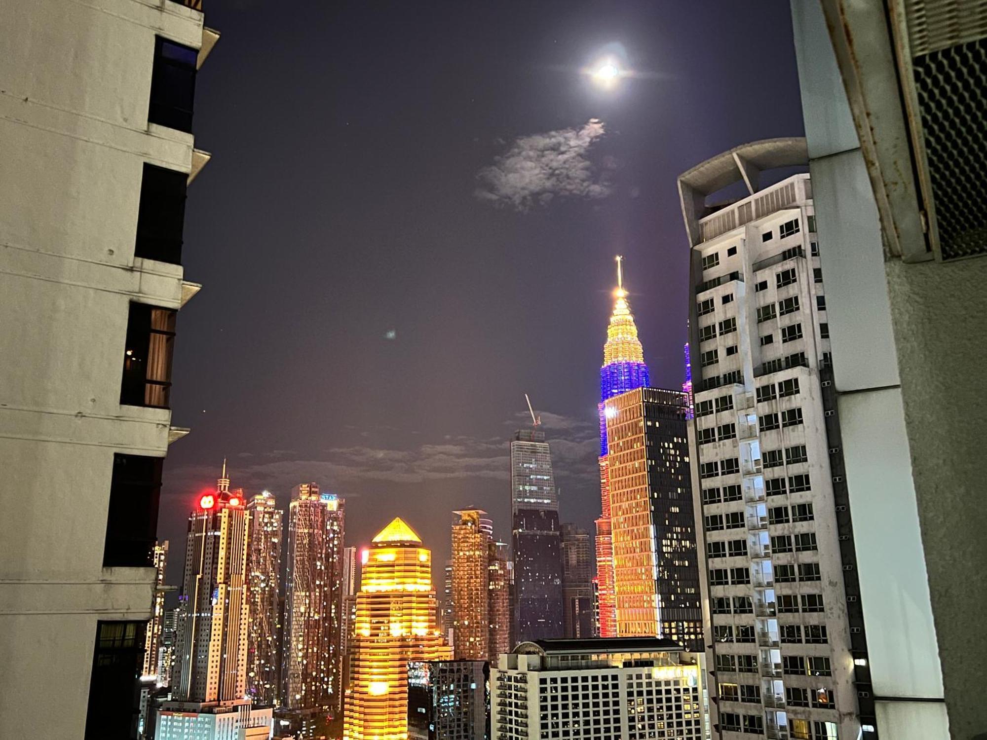 Mercu Summer Suites Klcc By Sweet Home Kuala Lumpur Exterior photo